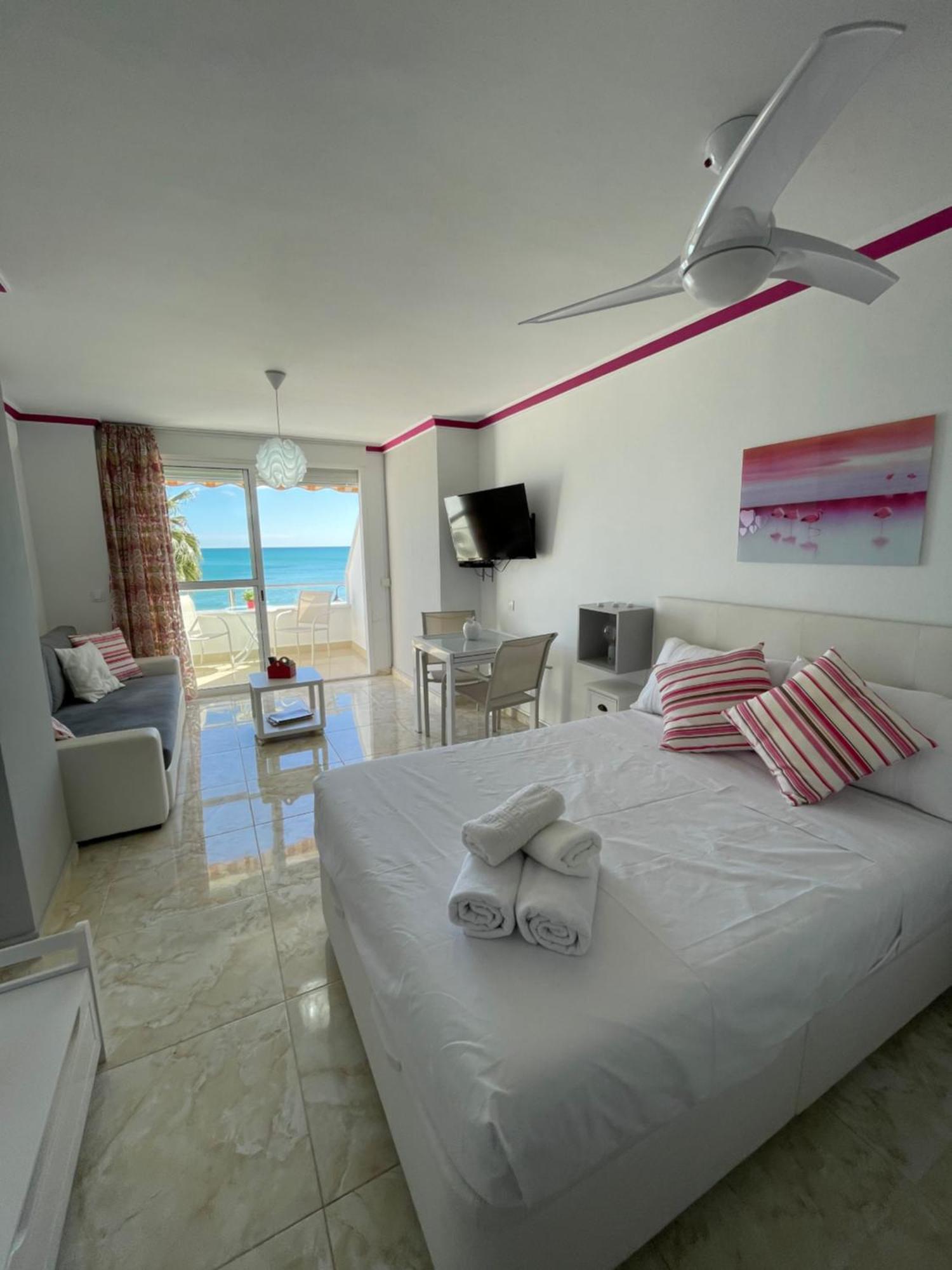 Roca Chica. Studio - First Line Beach 托雷莫利诺斯 外观 照片