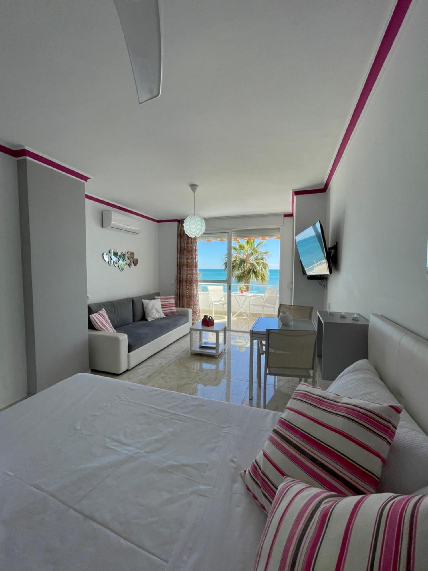 Roca Chica. Studio - First Line Beach 托雷莫利诺斯 外观 照片
