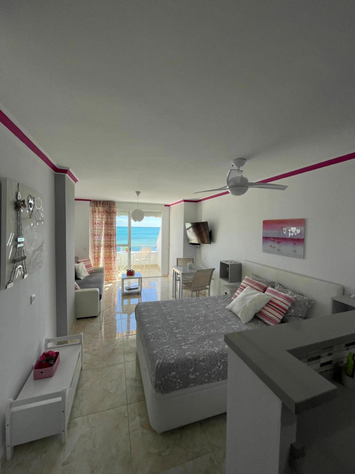 Roca Chica. Studio - First Line Beach 托雷莫利诺斯 外观 照片
