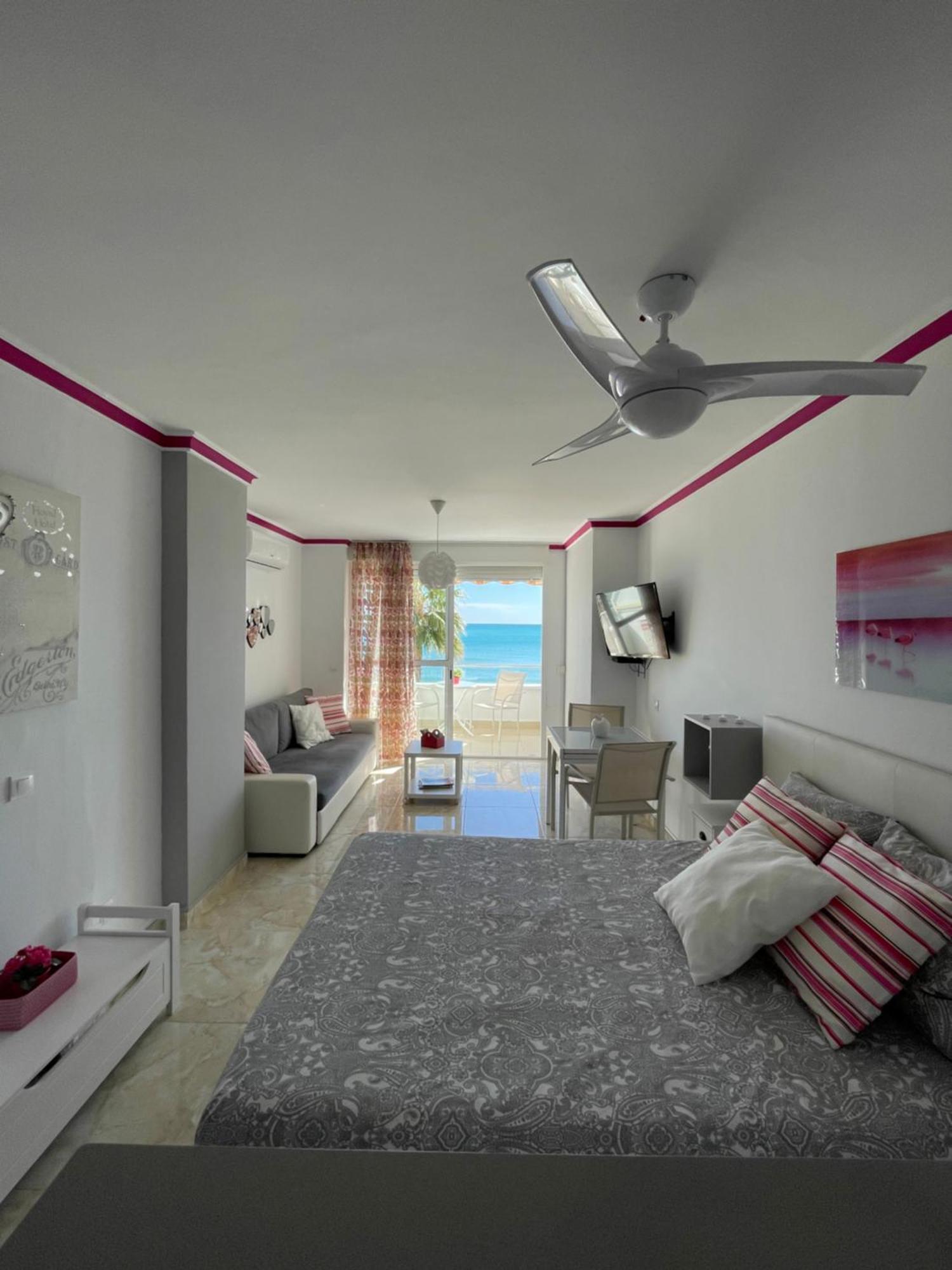 Roca Chica. Studio - First Line Beach 托雷莫利诺斯 外观 照片