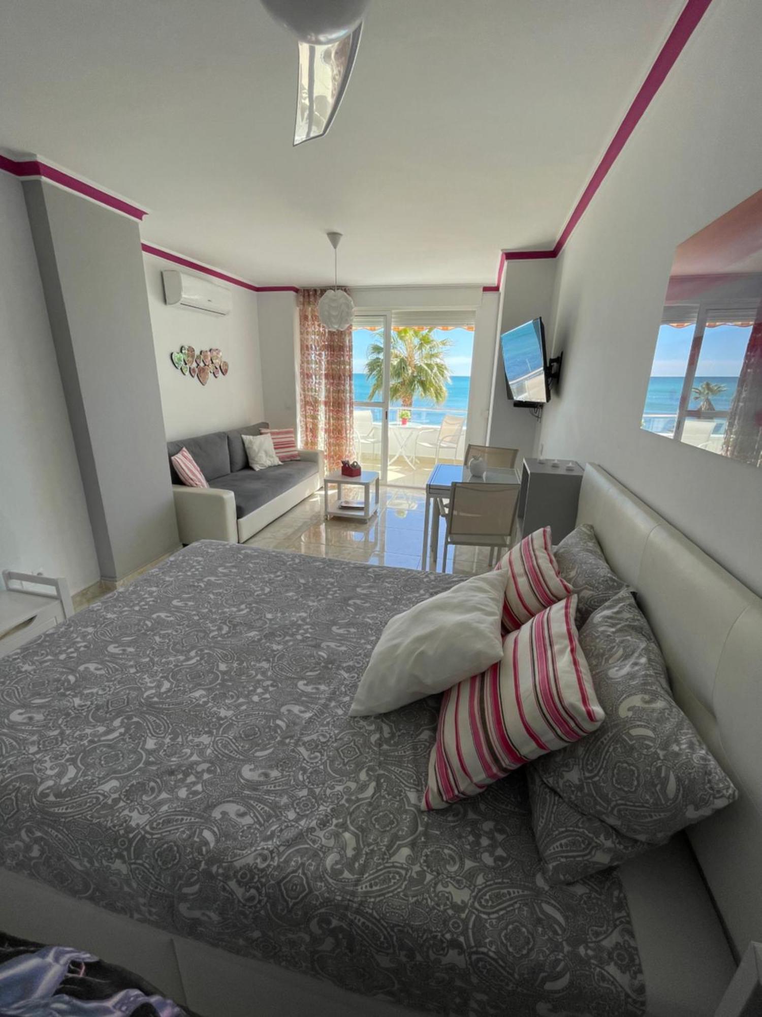Roca Chica. Studio - First Line Beach 托雷莫利诺斯 外观 照片